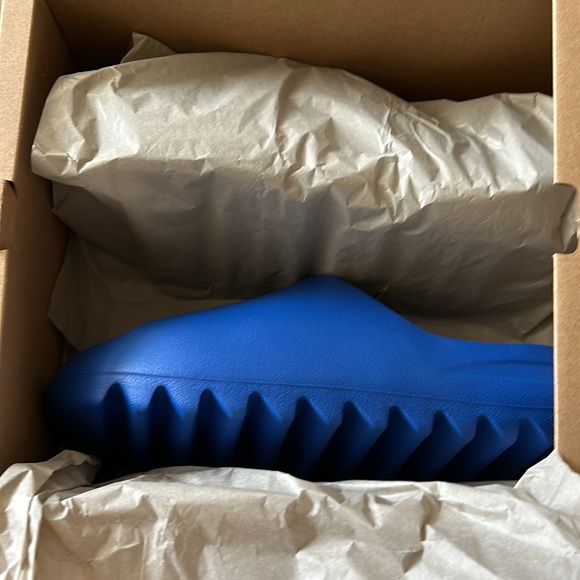Azure Yeezy slides - Picture 2 of 5